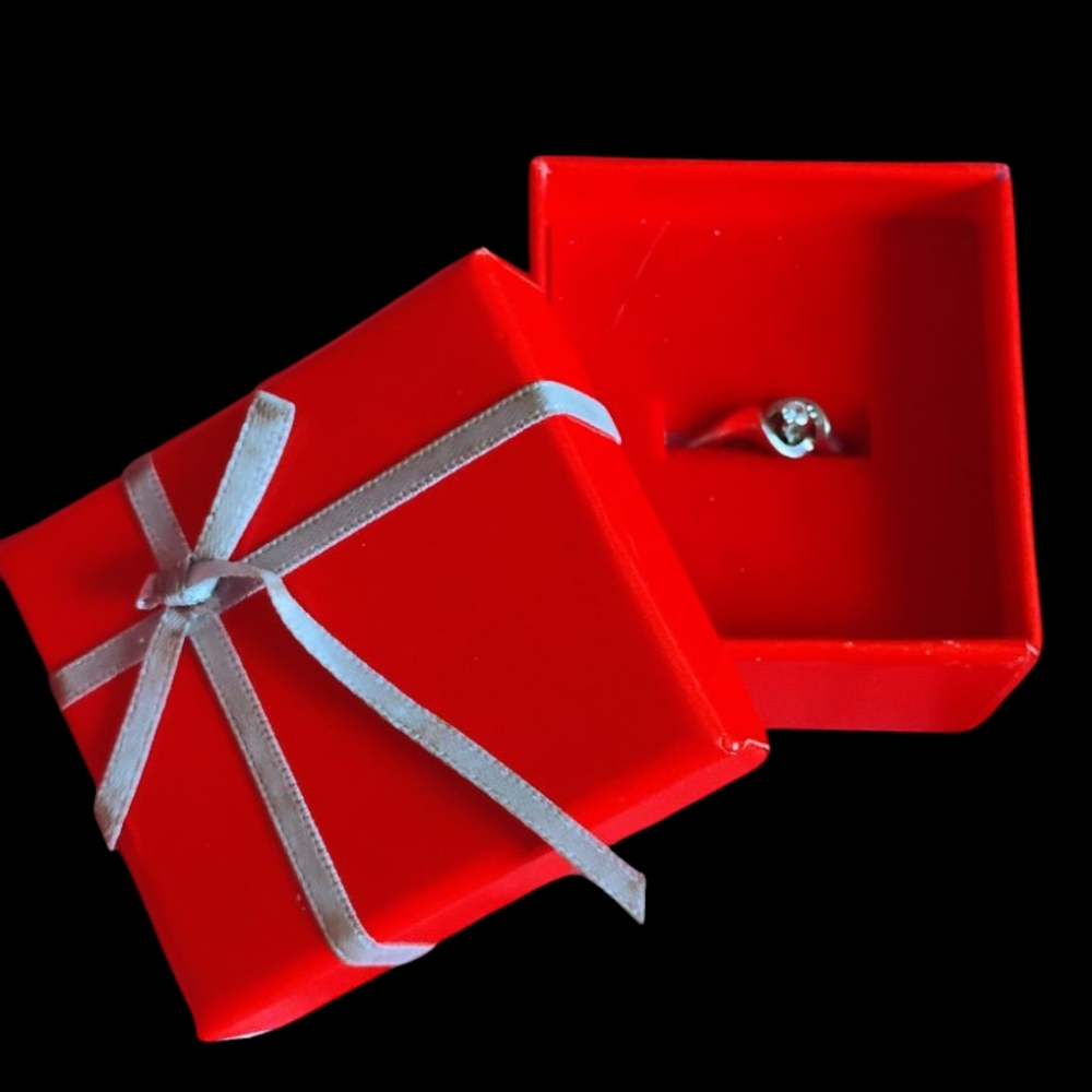 Elegant Silver Ring with Crystal